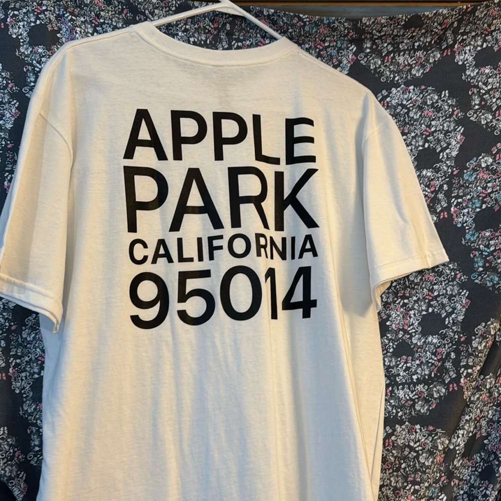 Apple Park Tshirt from Apple Loop in Cupertino size L